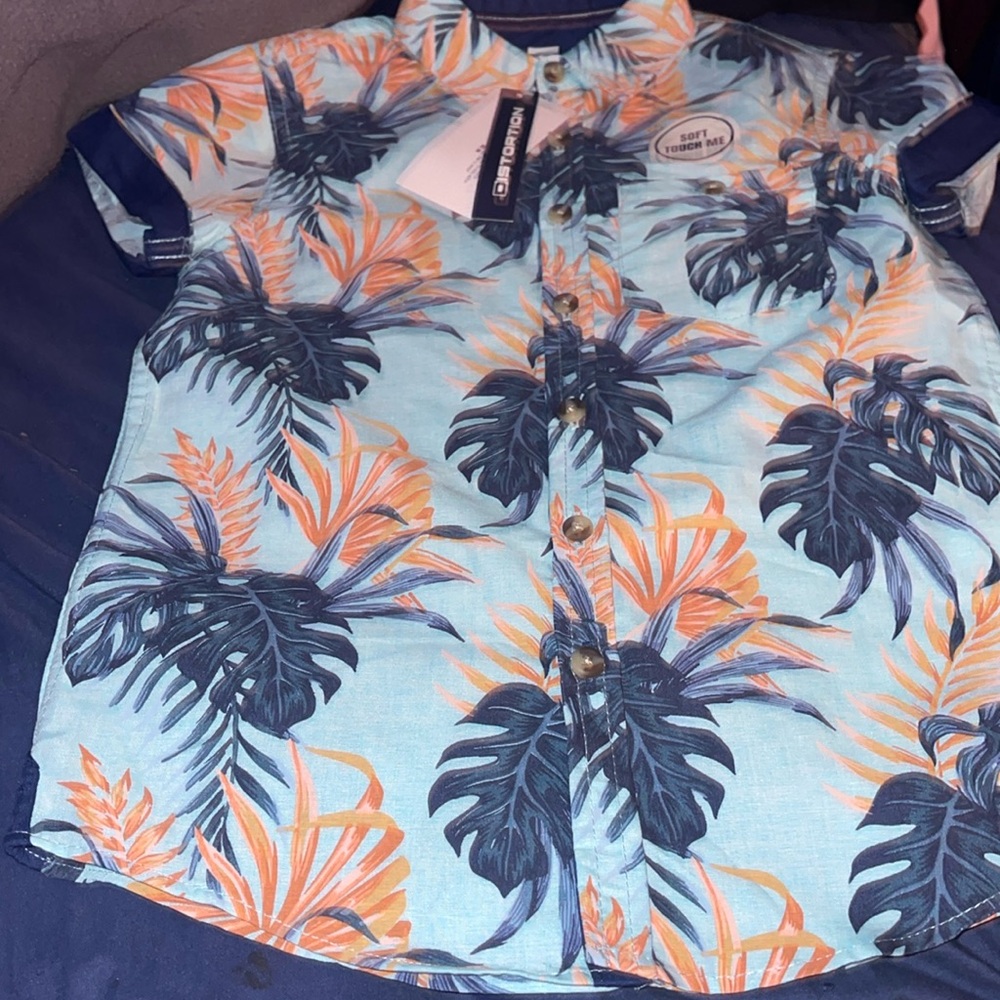 #81. Boys stortion shirt